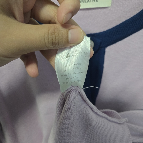 Preppy Lavender with blue lining sweater size small - Picture 4 of 4
